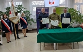 Przekazanie radiowoz&oacute;w, podpisanie porozumienia 2023 (152)