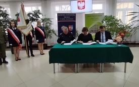 Przekazanie radiowoz&oacute;w, podpisanie porozumienia 2023 (116)