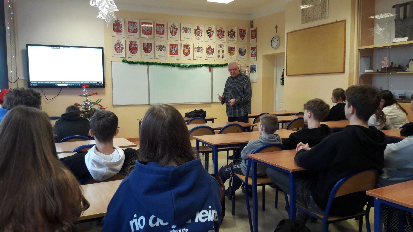 Marek Rudka podczas spotkania z&nbsp;uczniami