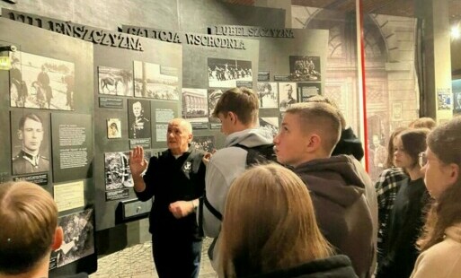 Zdjęcie do Wycieczka do Warszawy klas &oacute;smych 24.10.2024