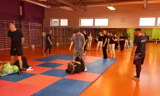 Zdjęcie do Samoobrona klas policyjnych